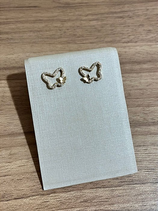 Brinco coração vazado com corações lateral ouro