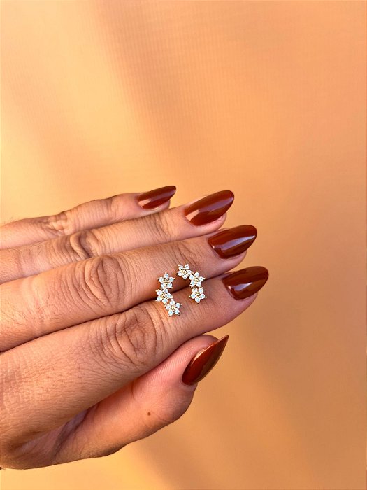 BRINCO 3 FLORES COM ZIRCONIAS OURO