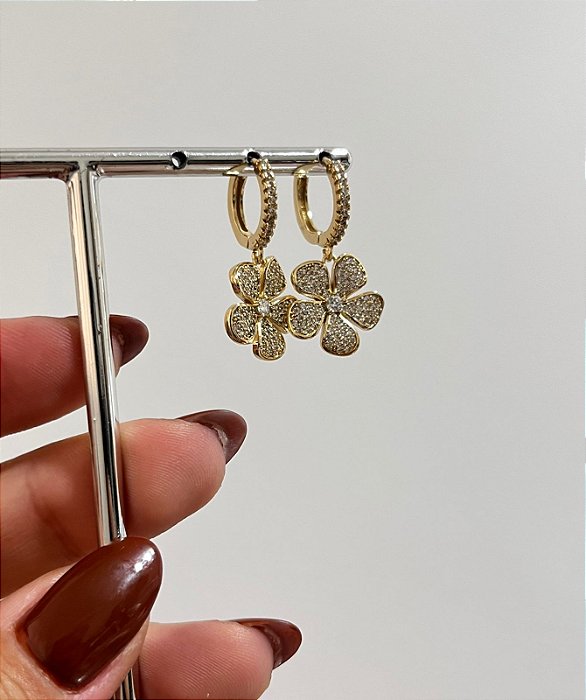BRINCO ARGOLA CLIC E FLOR CRAVEJADA OURO