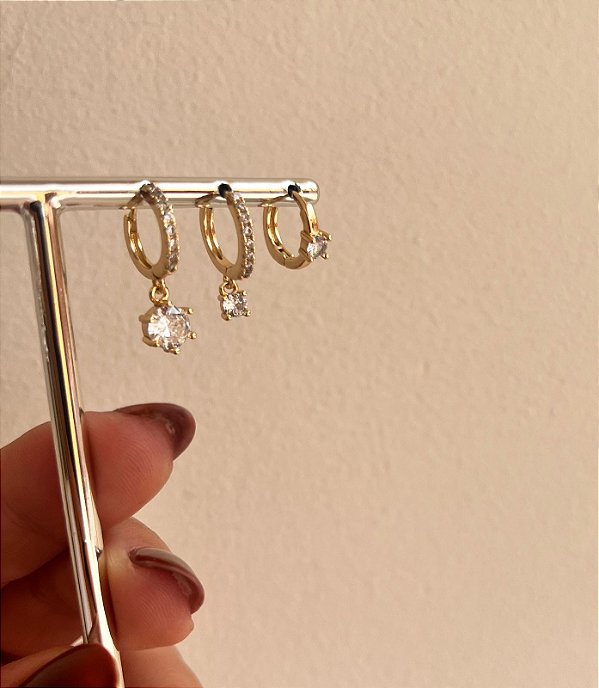 Brinco trio com pontos de luz ouro