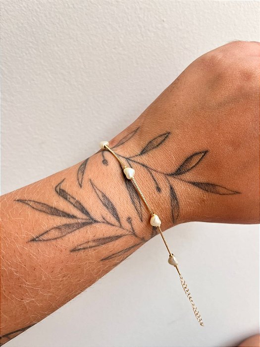 PULSEIRA INFANTIL CORAÇÕES PÉROLA