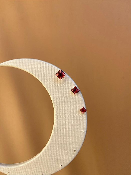 TRIO DE BRINCOS QUADRADOS COR RUBI