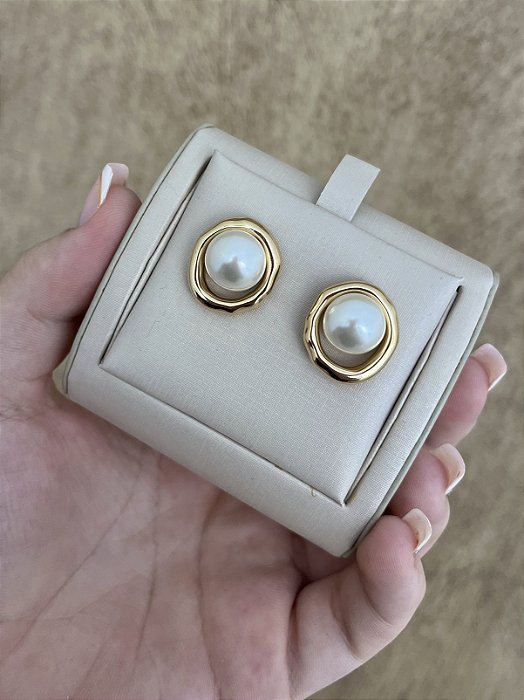 Brinco pérola dourado