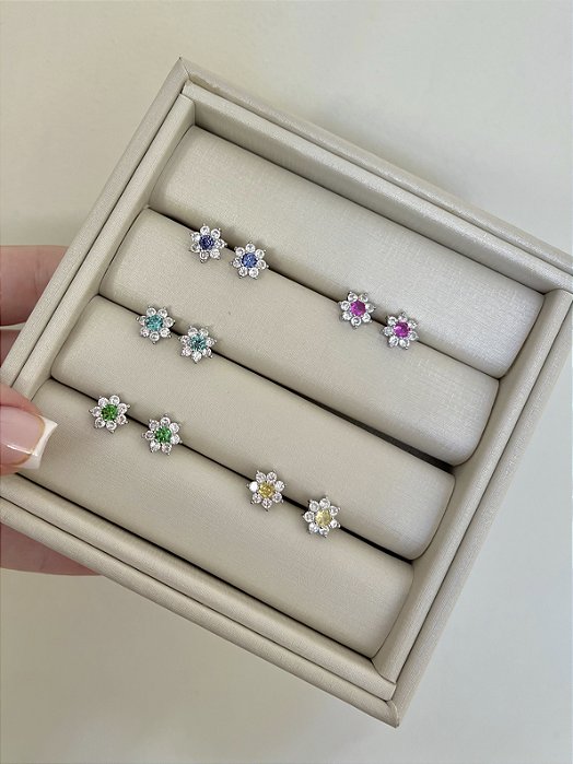 Brinco flor cravejada Tanzanita