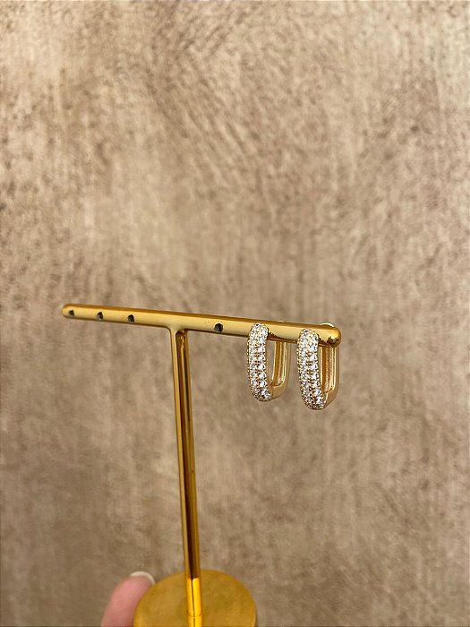 BRINCO OVAL CLIC CRAVEJADO