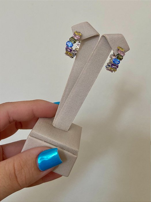 BRINCO ARGOLA CRAVEJADO COLOR