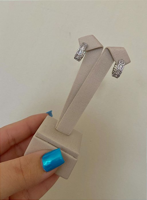 BRINCO ARGOLINHA CRAVEJADO BAGUETE