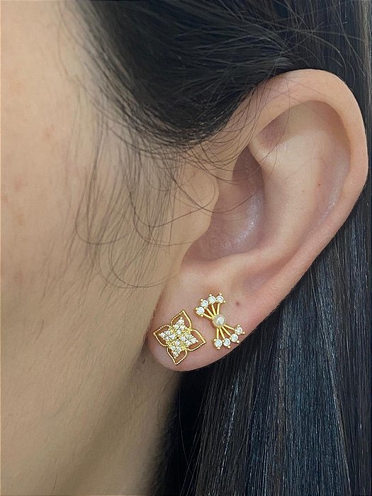 BRINCO DUO LAÇO E FLOR COM ZIRCÔNIA