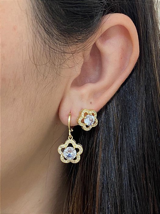 BRINCO TRIO ARGOLA FLOR VAZADA CRAVEJADA