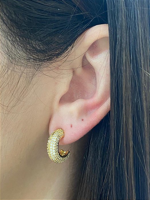 BRINCO ARGOLA ABERTA BOMBÊ CRAV ZIRCÔNIA EM PAVÊ