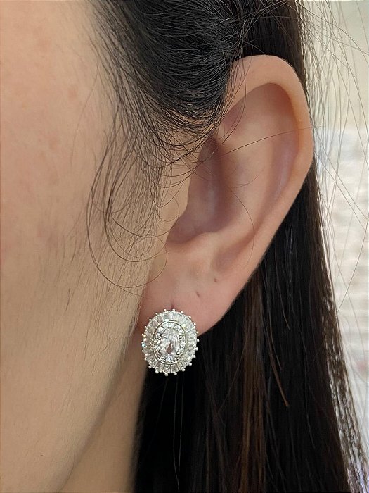 BRINCO OVAL CRAV NA ZIRCÔNIA BAGUETE RODIO