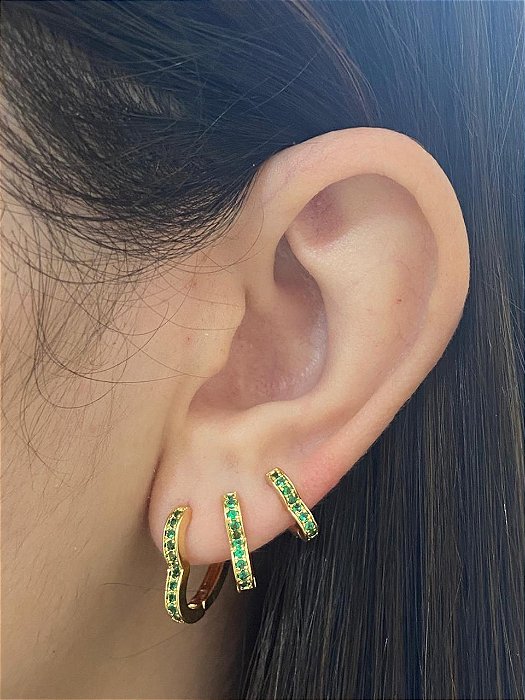 BRINCO TRIO ARGOLA DE CORAÇÃO VAZADO CRAV NO ESMERALDA