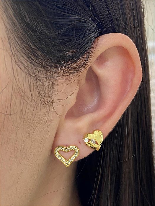 BRINCO DUO CORAÇÃO ORGANICO E CORAÇÃO VAZADO CRAVEJADO