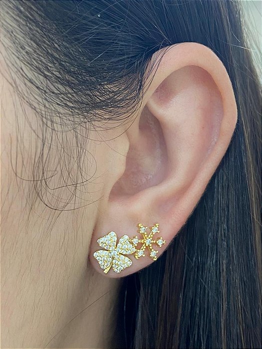 BRINCO DUO FLORCO DE NEVE E TREVO CRAVEJADO