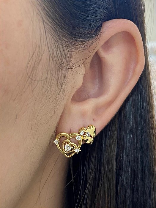 BRINCO DUO CORAÇÃO MARTELADO E VAZADO COM PONTO DE ZIRCÔNIAS