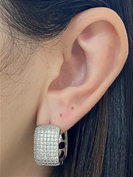 BRINCO QUADRADO CRAVEJADO NO RODIO