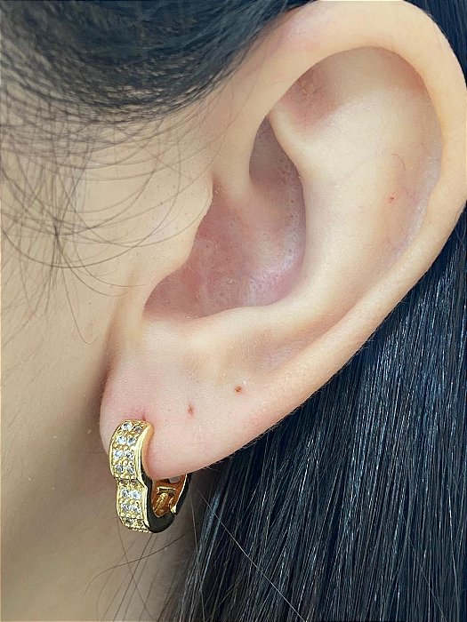 BRINCO CORAÇÃO CRAVEJADO DOURADO M
