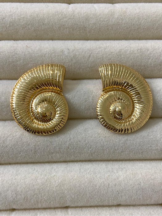 BRINCO CONCHA DOURADO AÇO
