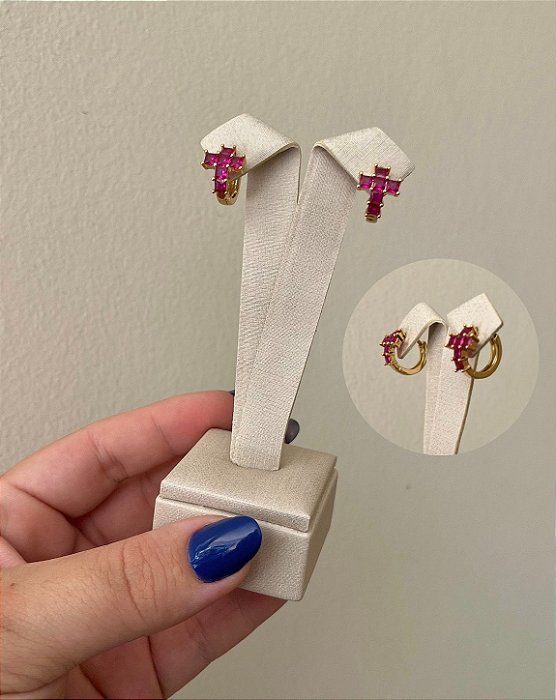 BRINCO ARGOLA CLICK CRUZ EM ZIRCONIA PINK