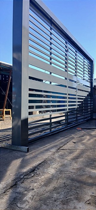 MFP-07 PORTÃO RIPADO HORIZONTAL COM CHAPA PRIVATIVA