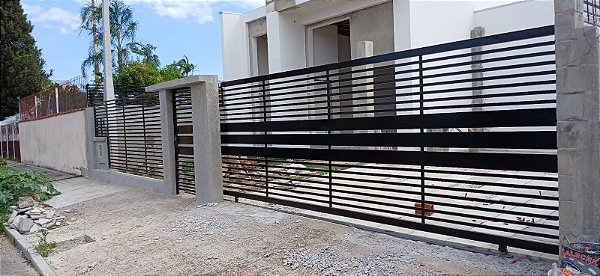 MFP-12 PORTÃO RIPADO PREMIUN COM CHAPAS PRIVATIVAS VAZADAS