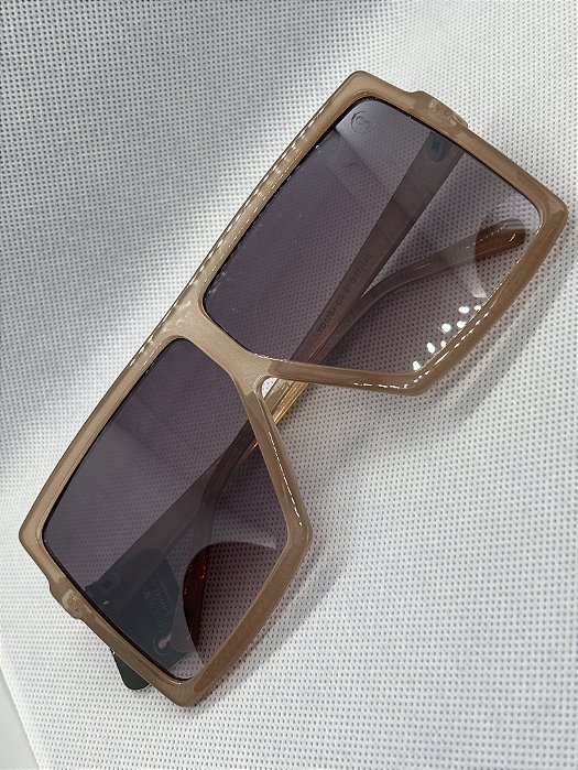 óculos de sol quadrado nude*