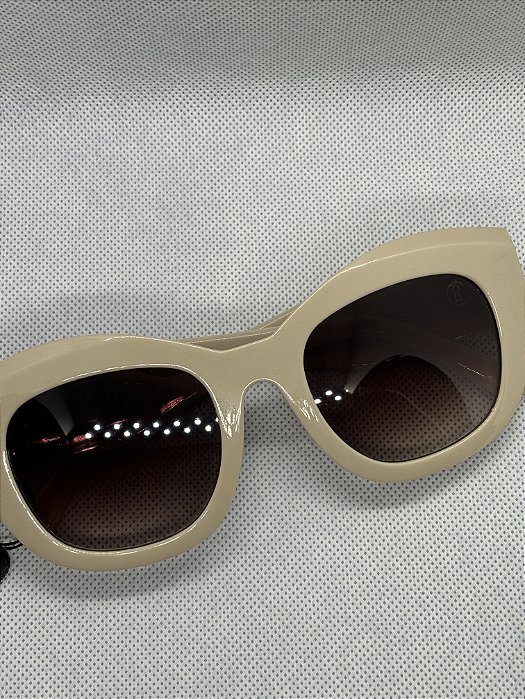 @ Óculos de sol gatinho nude