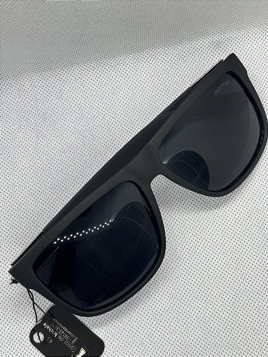 Óculos de sol preto quadrado detalhes prata MOR