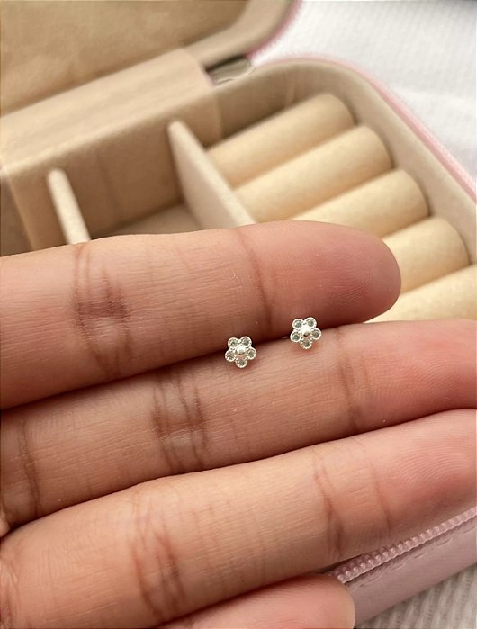 @ Brinco flor com zircônias cristais 4mm - Prata 925