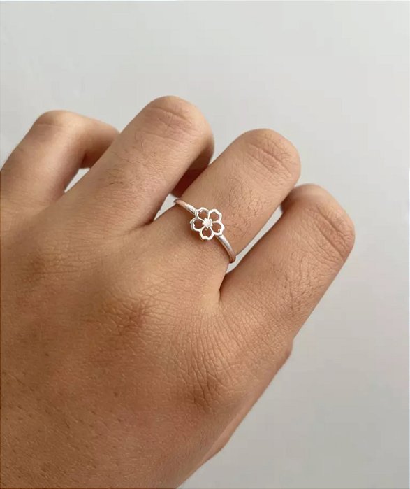 @ Anel flor lisa vazada 6mm - tam 15 - Prata 925