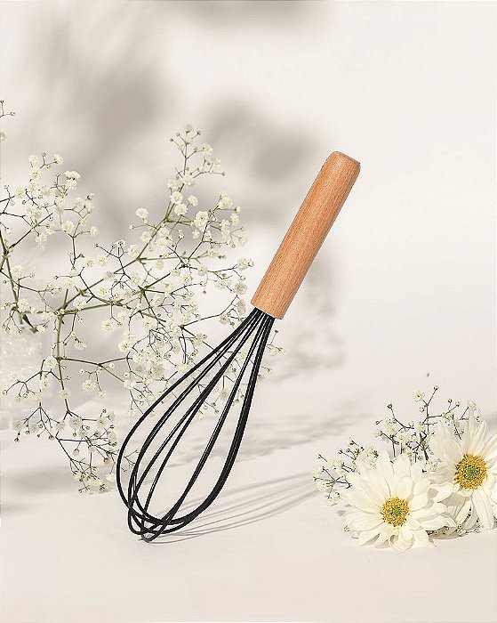 Batedor Silicone Preto Cabo Bambu