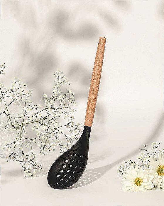 Escumadeira Silicone Preto Cabo Bambu
