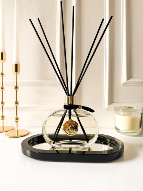 Difusor Black com Dourado 300ml + Bandeja Oval Preta P