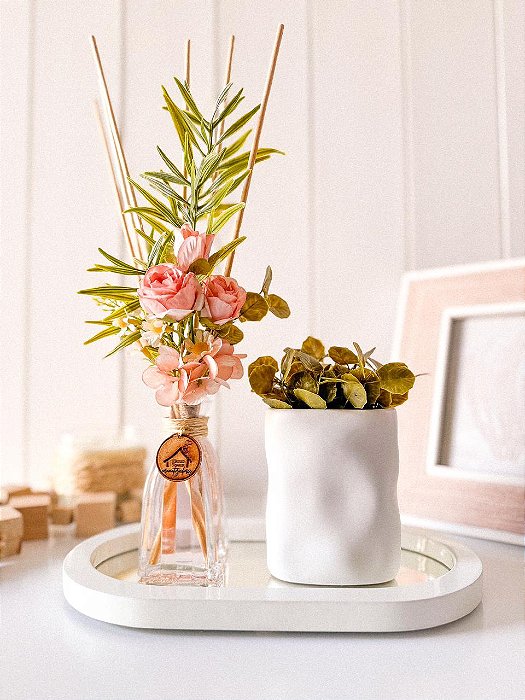 Kit Difusor Rosê P 100ml + Bandeja Oval Branca P + Vaso Cachepô Orgânico Branco.