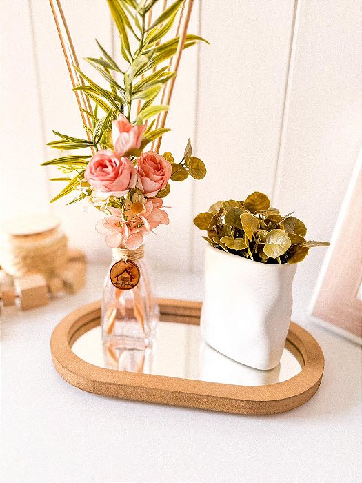 Kit Difusor Rosê P 100ml + Bandeja Oval Madeira Envelhecida P + Vaso Cachepô Orgânico Branco.