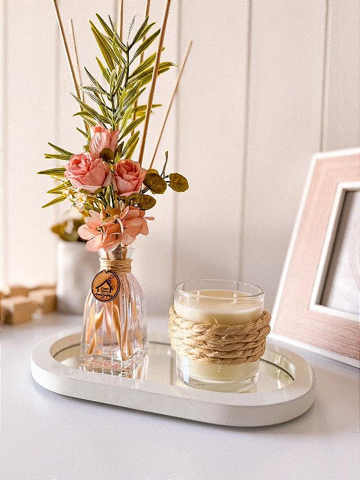 Kit Difusor Rosê P 100ml + Bandeja Oval Madeira Branca P + Vela Rústica Mousse de Maracujá 200g.