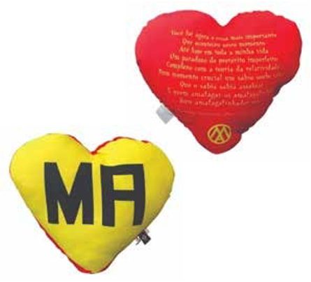 Almofada Formato Mamonas Love