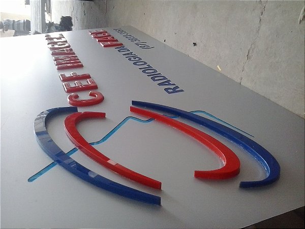 Letras Moldadas em acrílico, e placas luminosas
