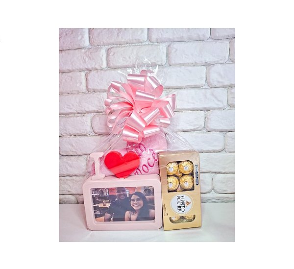 Combo Amor em Retratos - Chocolate + Pelúcia + Porta Retrato com foto
