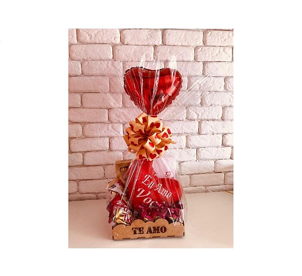 Cesta com Chocolate e Pelúcia  Modelo Te Amo Premium