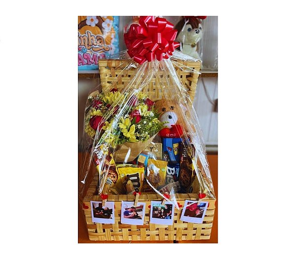 Cesta Baú Com Chocolate e Flores  Modelo Tesouro do Amor