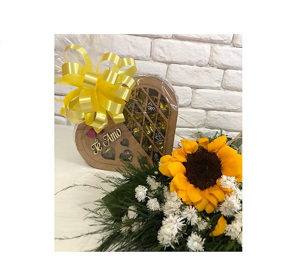Combo Raio de Luz: Arranjo de Girassol  + Box Coração com Bombons