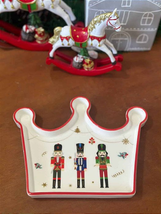 Petisqueira Quebra Nozes em Porcelana