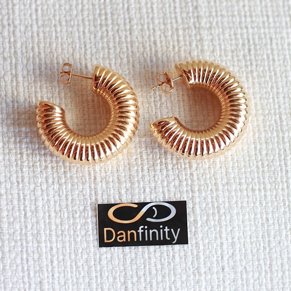 Brinco argola tessia