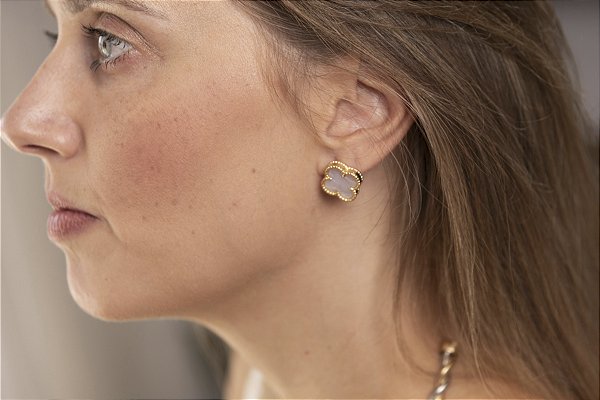 Brinco Feminino Flor Madrepérola
