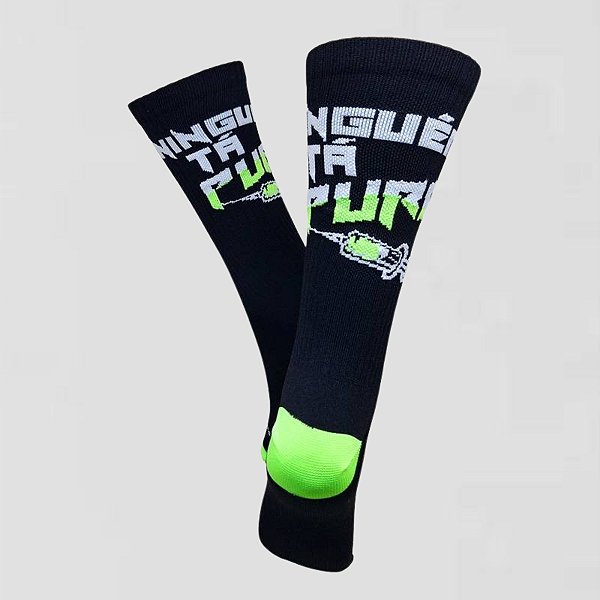 Meia Cano Alto Divertida Ninguém Tá Puro Preta em Poliamida