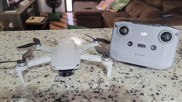 Drone DJI Mini 4K com 1 bateria, controle sem tela; em perfeito estado