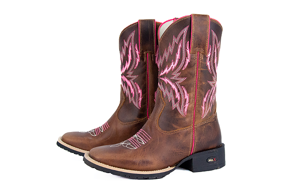 Bota Feminina Mr West - Cor: Fóssil Tabaco/ Fóssil Tabaco/ Bordado Pink/ Bico Quadrado/ Solado Flex - Outlet