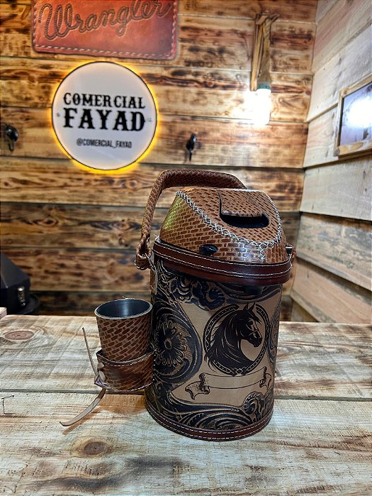 Garrafa de Tereré 2,5l com copo