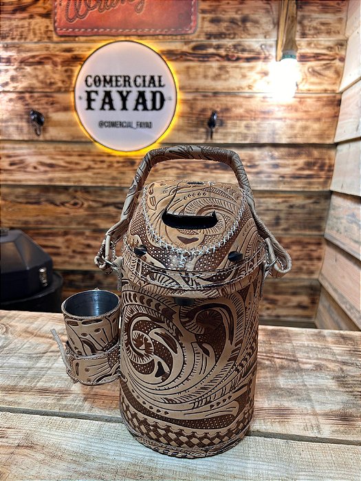 Garrafa de Tereré 2,5l com copo